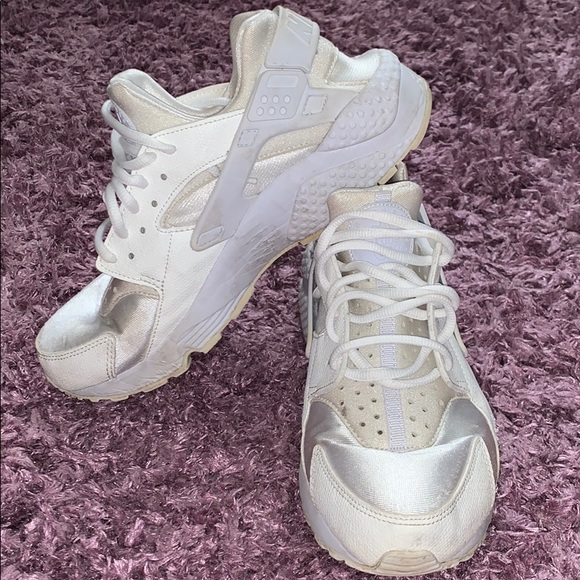 Nike Shoes - White Huarache Nike’s